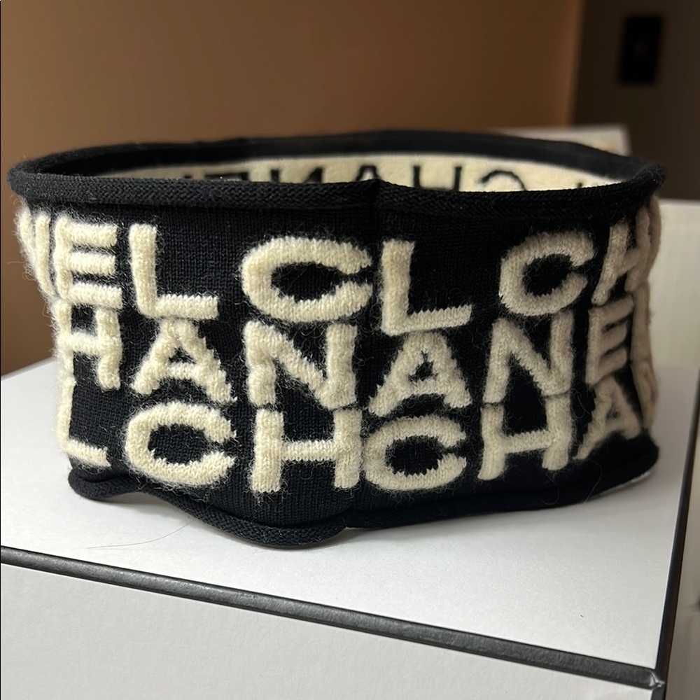 CHANEL Black and Cream Headband - Picture 4 of 17